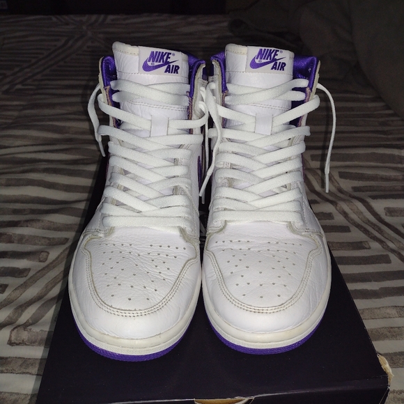 Jordan 1 "purple metallic" for woman size 10 or 8.5 for men , condition 8.5/10 - Picture 2 of 6